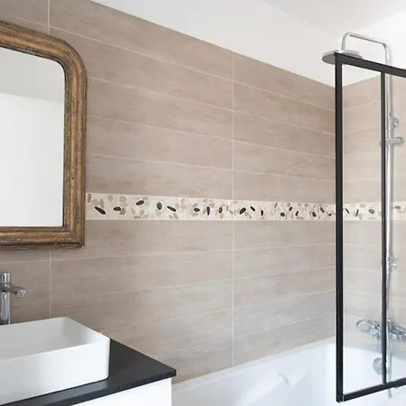 Comfortable F4 Near Petit-montrouge Paris