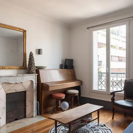 Comfortable F4 Near Petit-montrouge